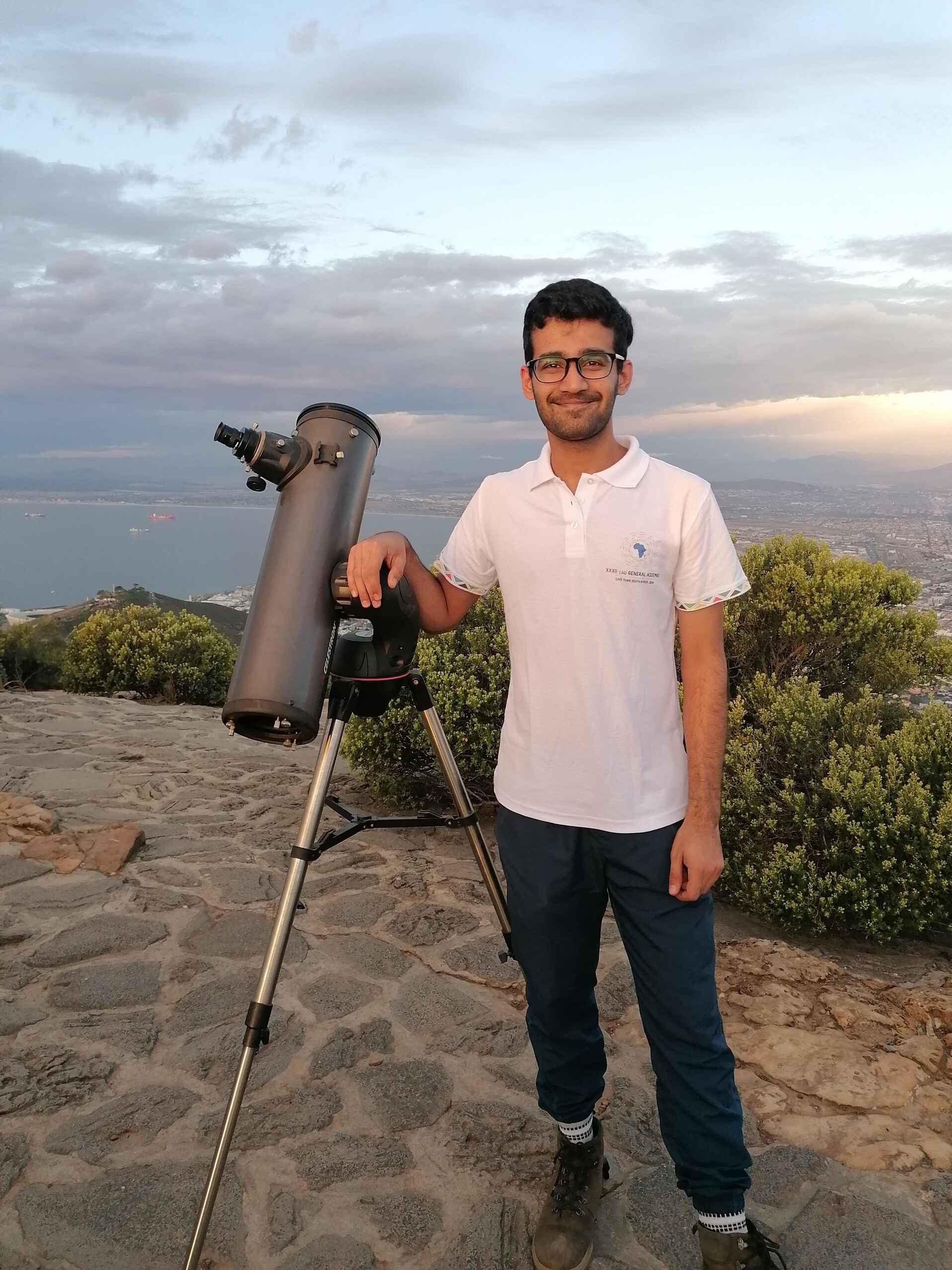 Picture clicked on a full-moon hike up the lion's head in Cape Town in March 2023